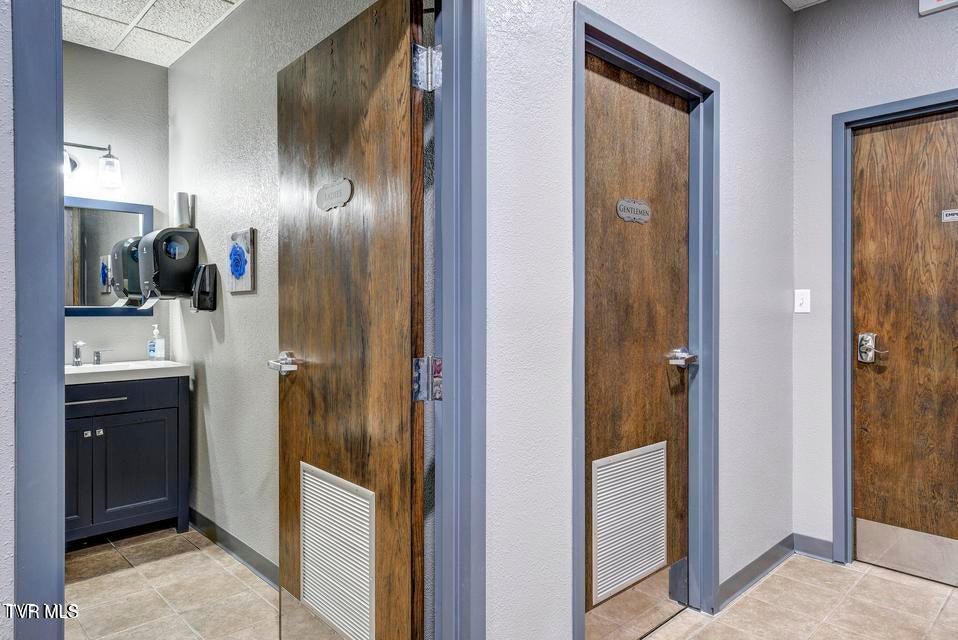 Photo #17: 2710 Roan Street