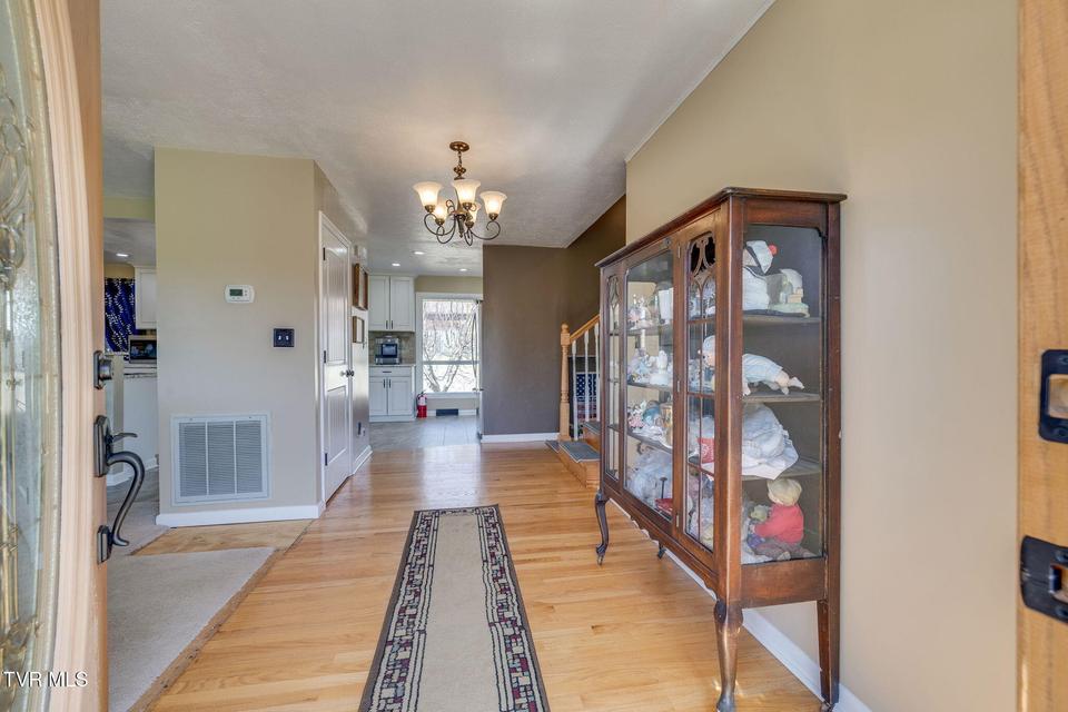 Photo #5: 531 Wilson Street