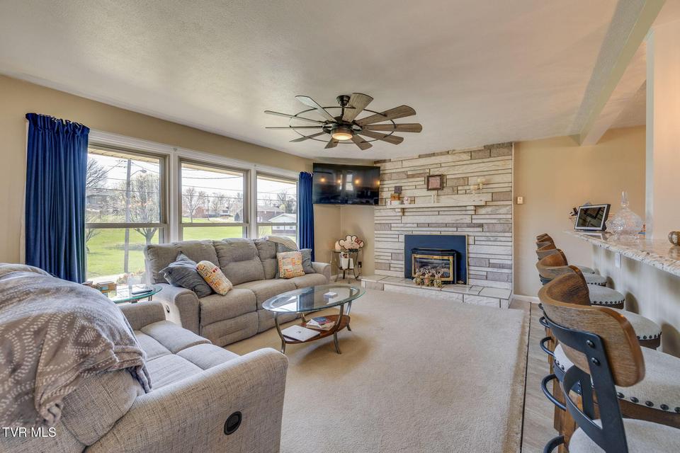 Photo #7: 531 Wilson Street