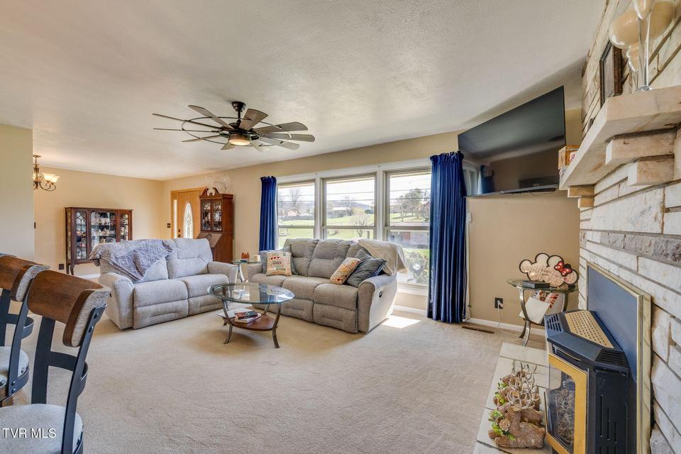 Photo #8: 531 Wilson Street