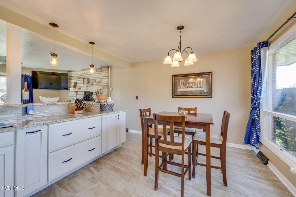 Photo #11: 531 Wilson Street