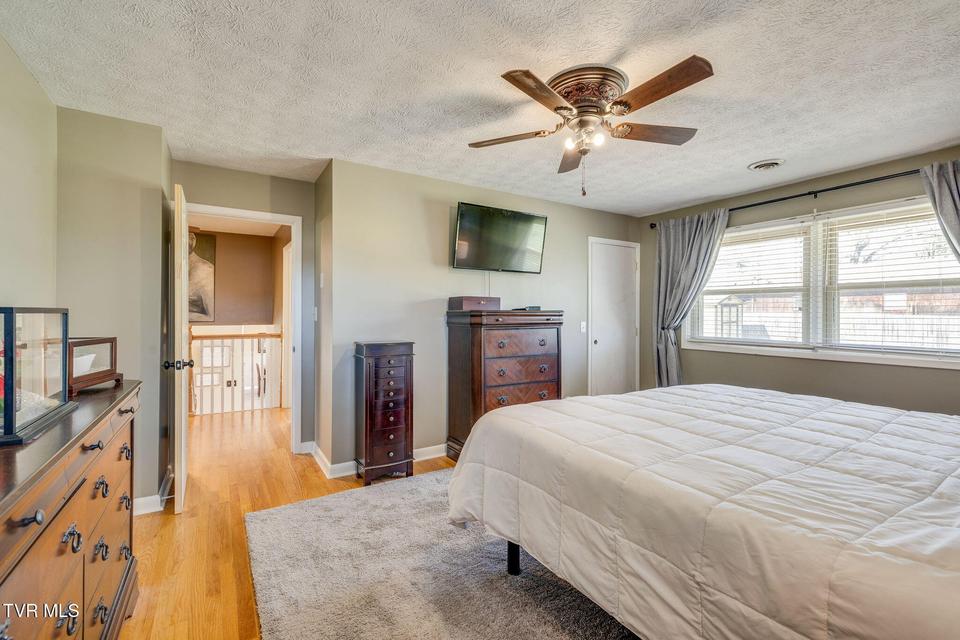 Photo #16: 531 Wilson Street