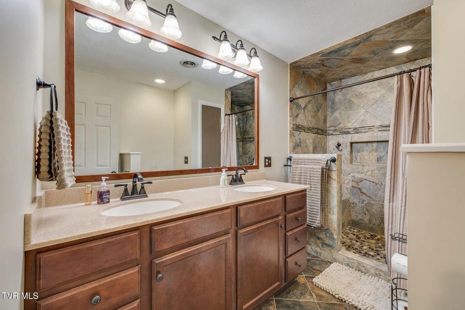 Photo #19: 531 Wilson Street