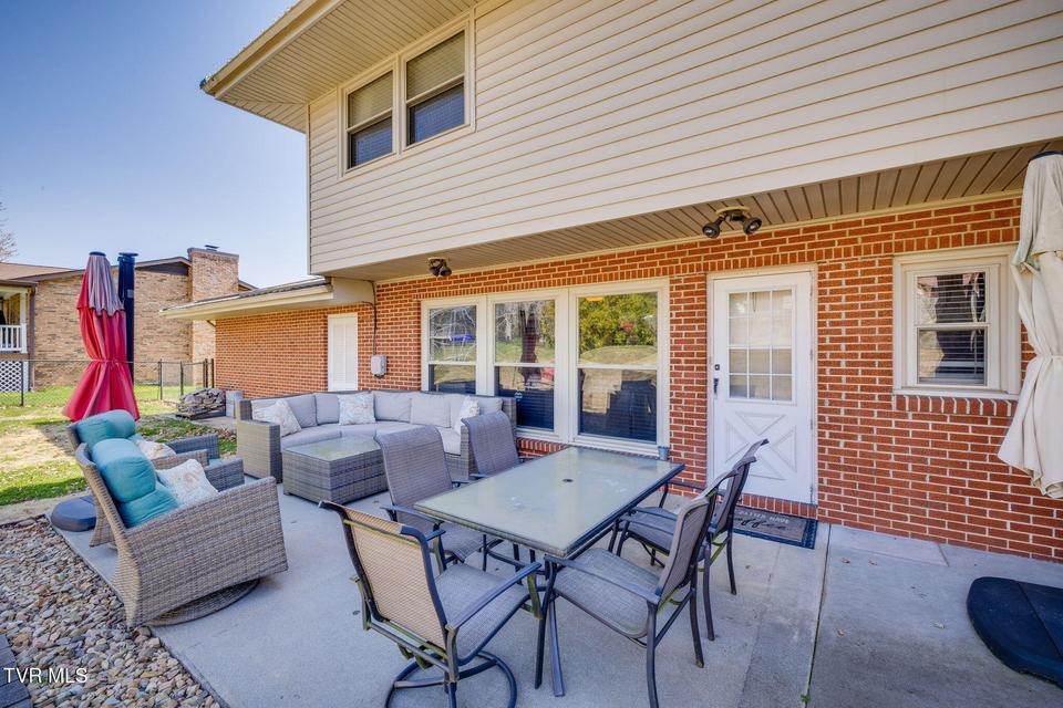 Photo #37: 531 Wilson Street