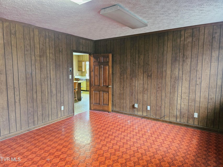 Photo #27: 5723 Eagle Avenue