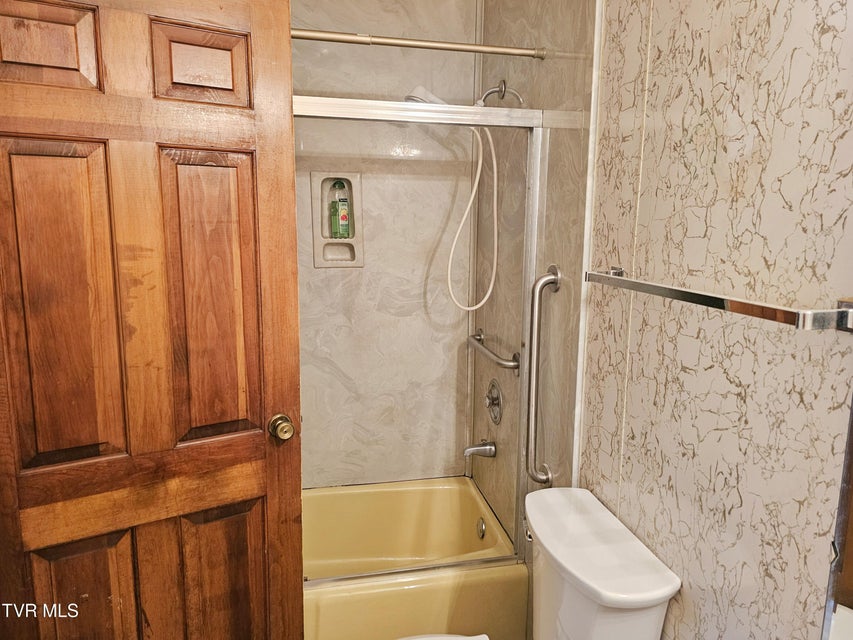 Photo #35: 5723 Eagle Avenue