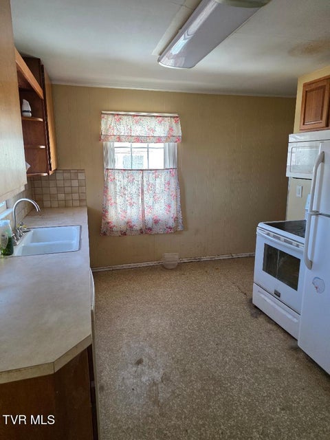 Photo #8: 1358 Farragut Avenue