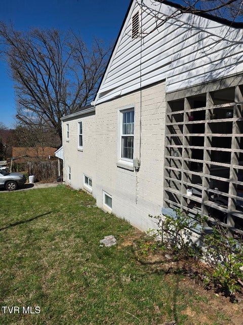 Photo #10: 1358 Farragut Avenue