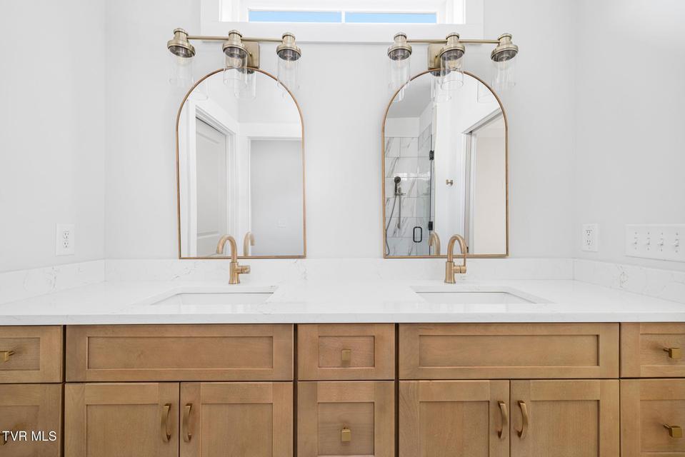 Photo #33: 235 Winston Place