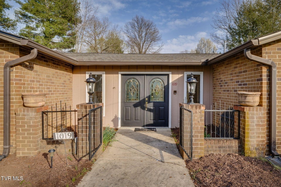 Photo #4: 1019 Somerset Drive