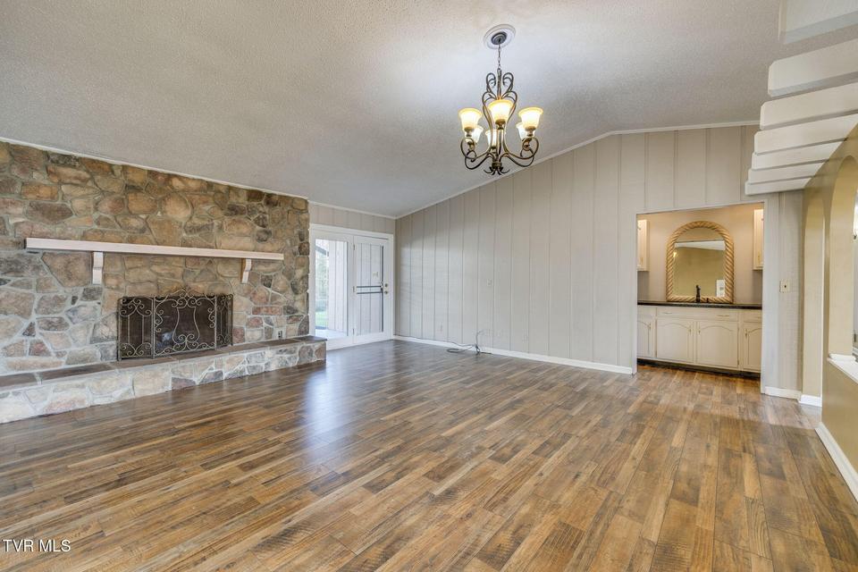 Photo #7: 1019 Somerset Drive