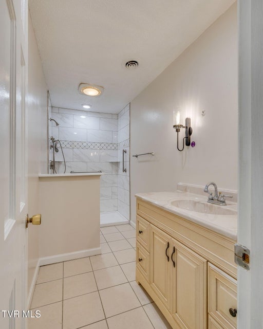 Photo #27: 1019 Somerset Drive