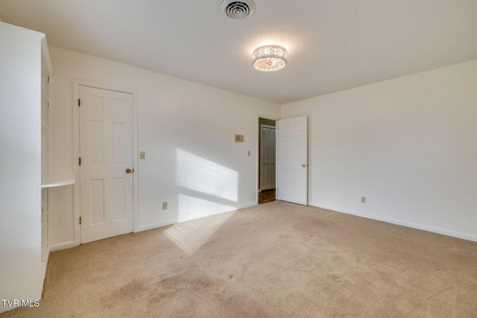 Photo #31: 1019 Somerset Drive