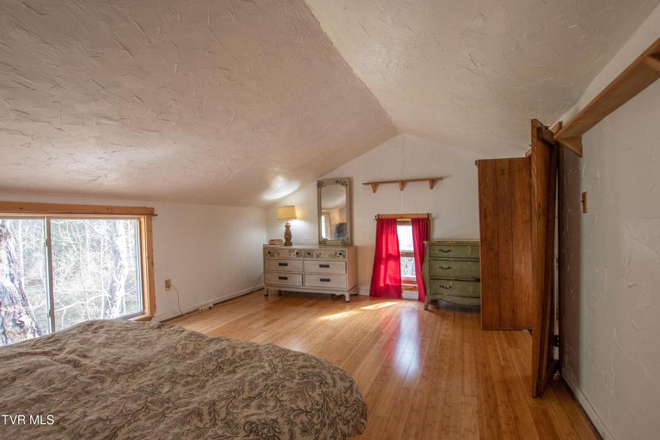 Photo #32: 331 Bear Cage Road