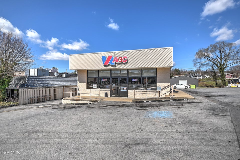 Photo #3: 2155 Euclid Avenue