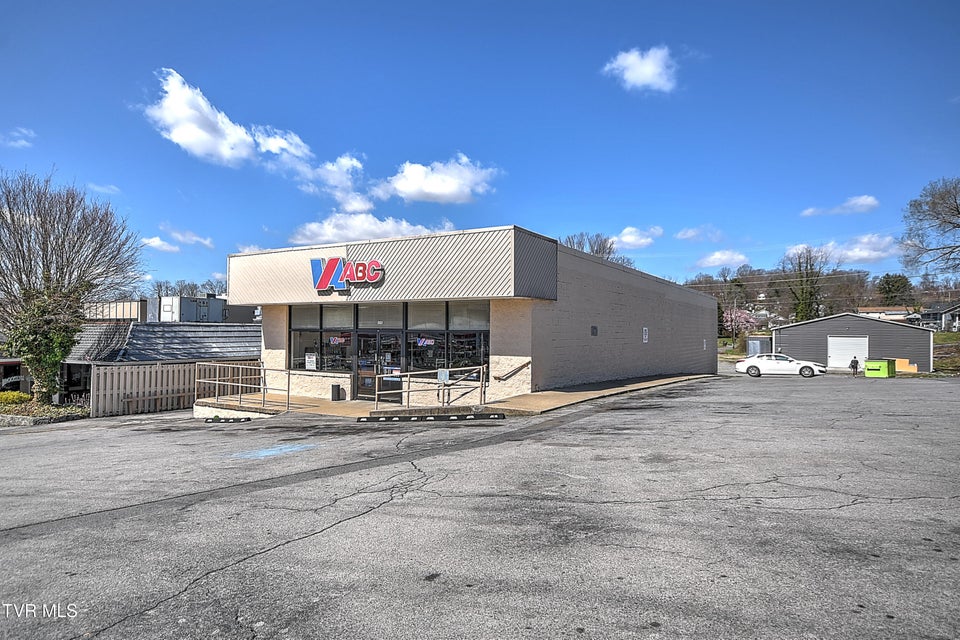 Photo #4: 2155 Euclid Avenue