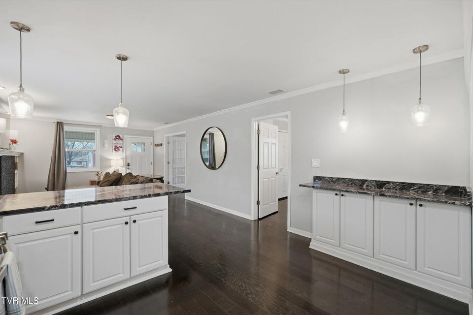 Photo #9: 916 Hillcrest Drive