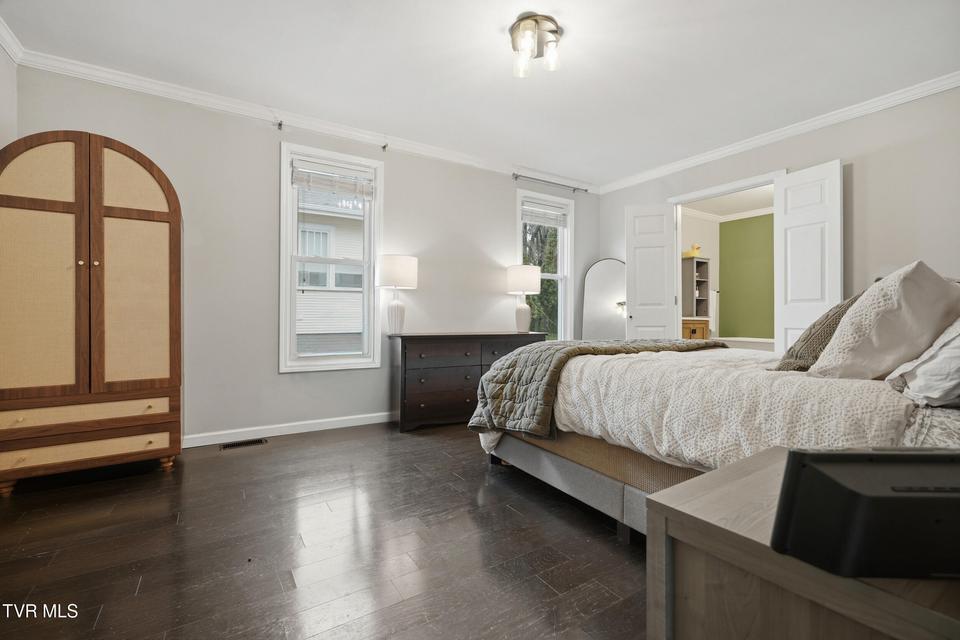 Photo #10: 916 Hillcrest Drive