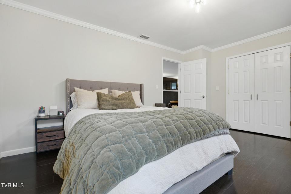 Photo #12: 916 Hillcrest Drive