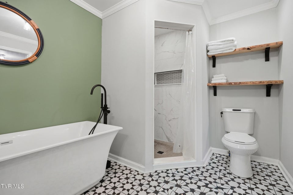 Photo #14: 916 Hillcrest Drive