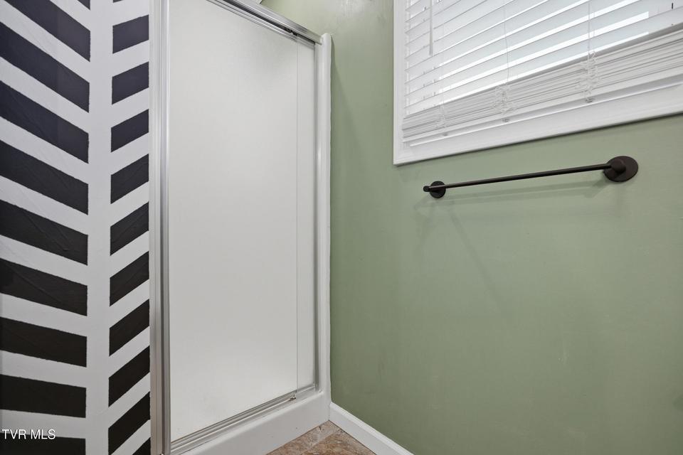 Photo #18: 916 Hillcrest Drive