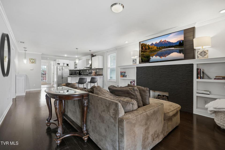 Photo #4: 916 Hillcrest Drive