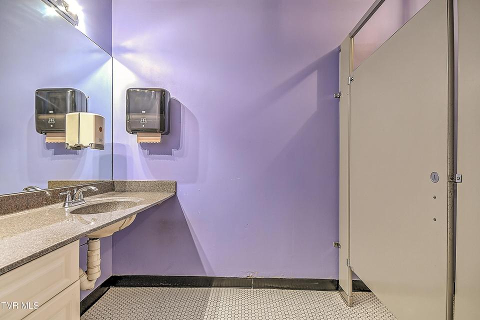 Photo #34: 2165 Euclid Avenue