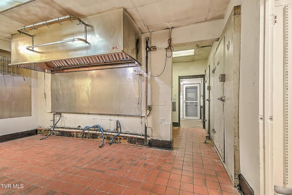 Photo #37: 2165 Euclid Avenue