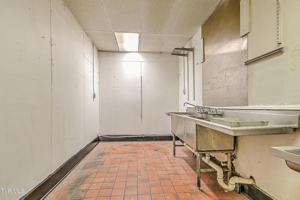 Photo #43: 2165 Euclid Avenue