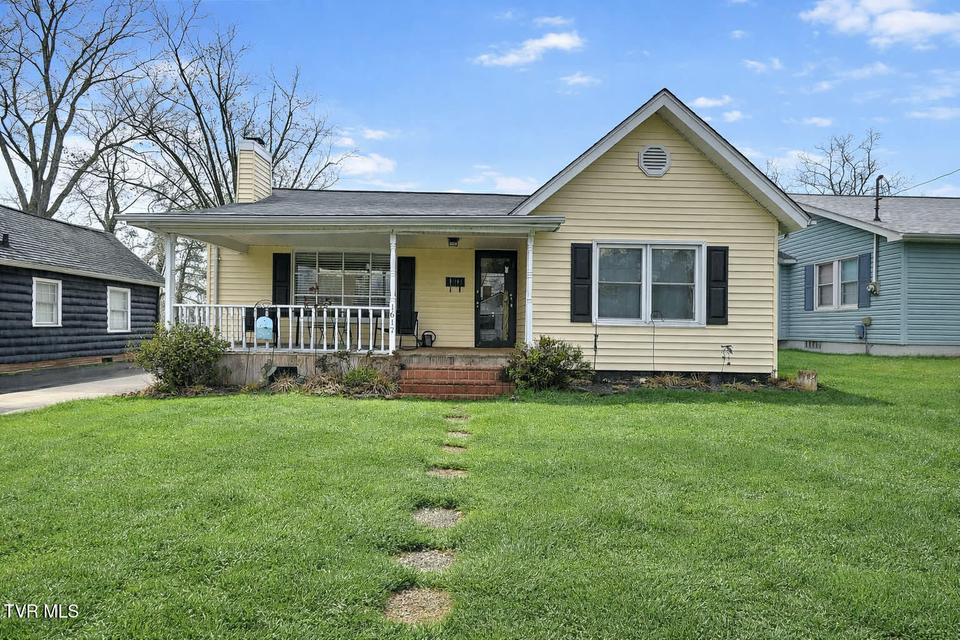 Photo #2: 1617 Woodside Drive