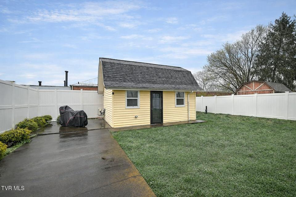 Photo #3: 1617 Woodside Drive