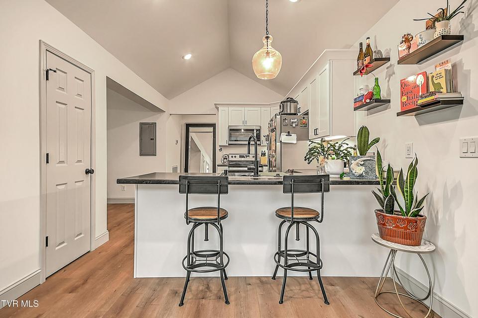 Photo #6: 1617 Woodside Drive