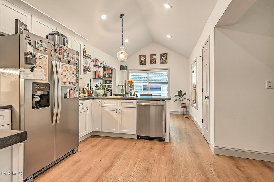 Photo #9: 1617 Woodside Drive