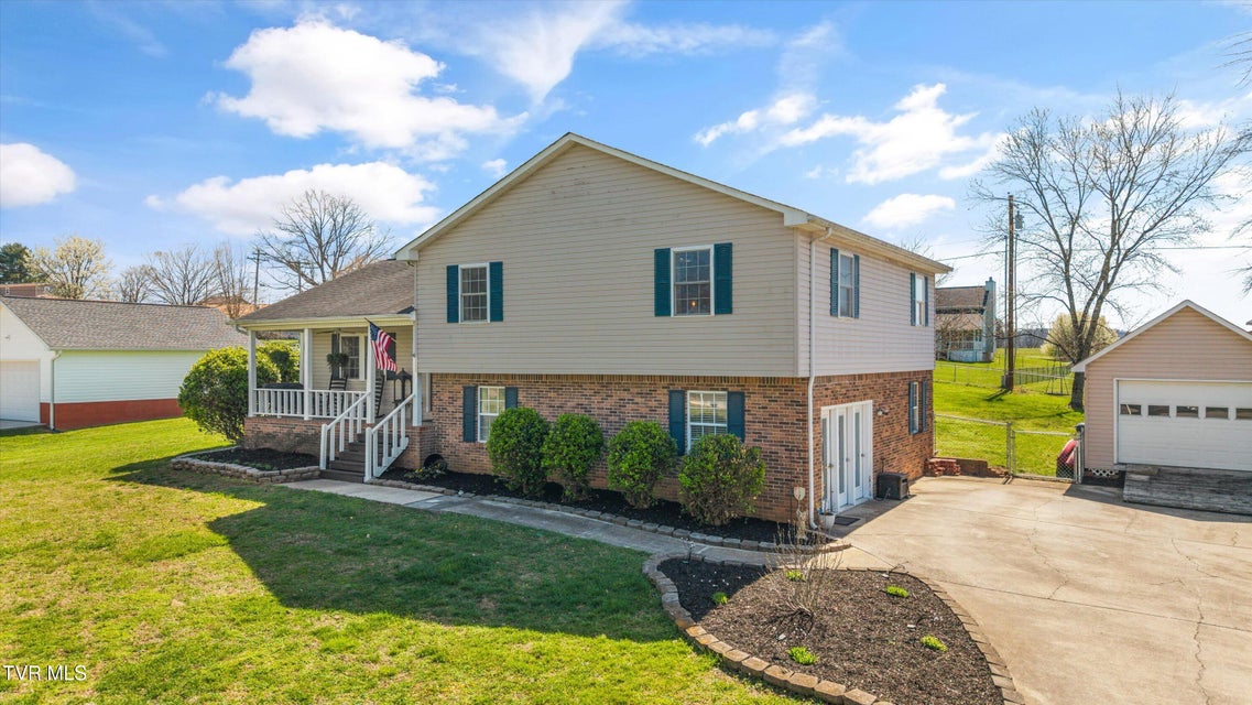 Photo #2: 107 Steven Lane