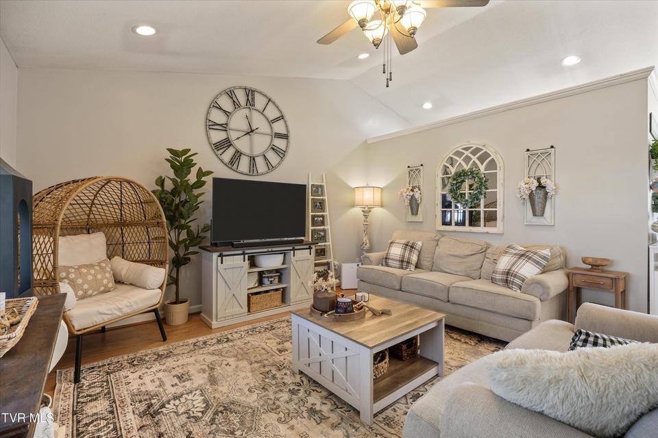 Photo #10: 107 Steven Lane