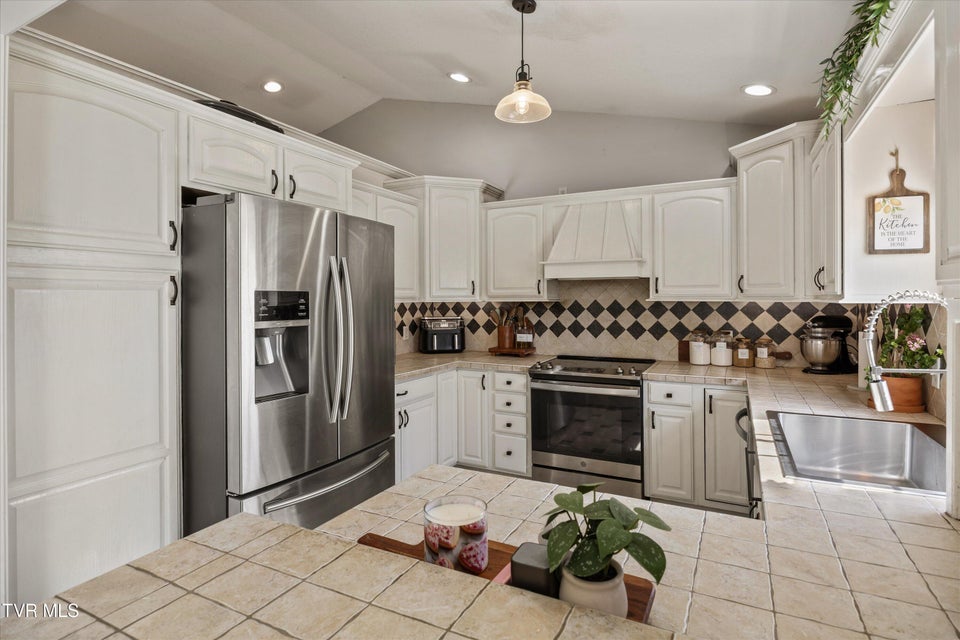 Photo #17: 107 Steven Lane