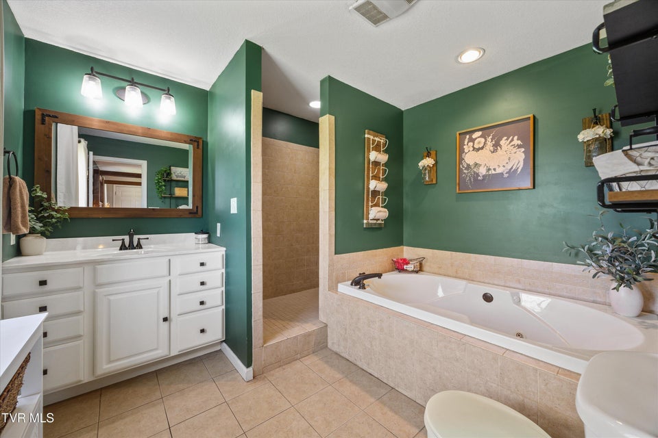 Photo #25: 107 Steven Lane