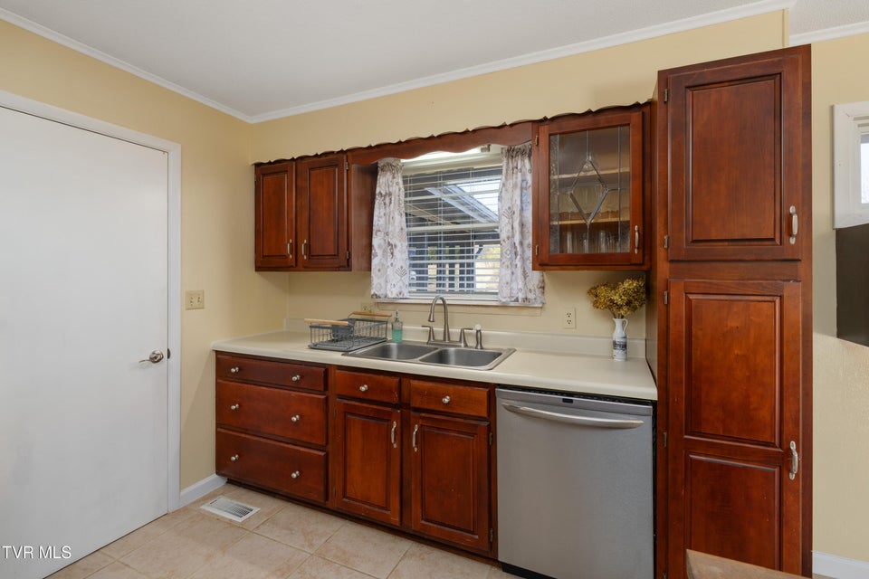 Photo #32: 5010 Newport Highway