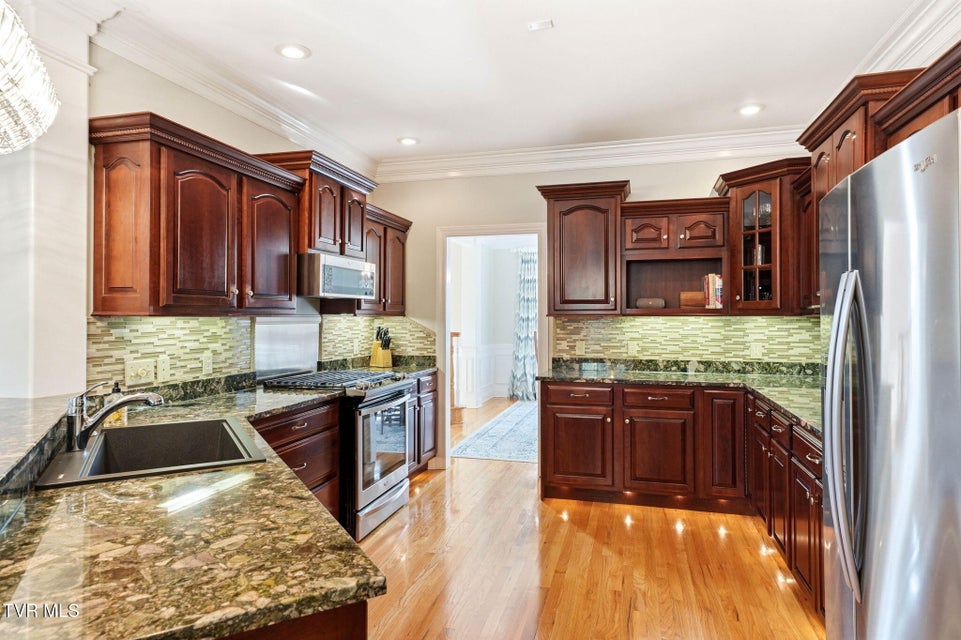 Photo #16: 122 Chestnut Ridge Drive