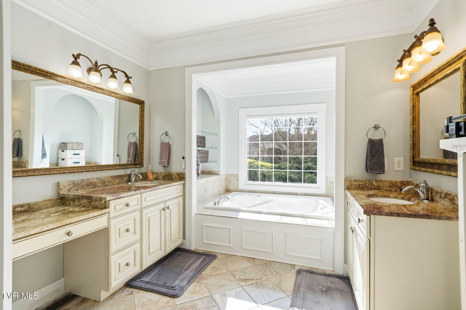 Photo #29: 122 Chestnut Ridge Drive