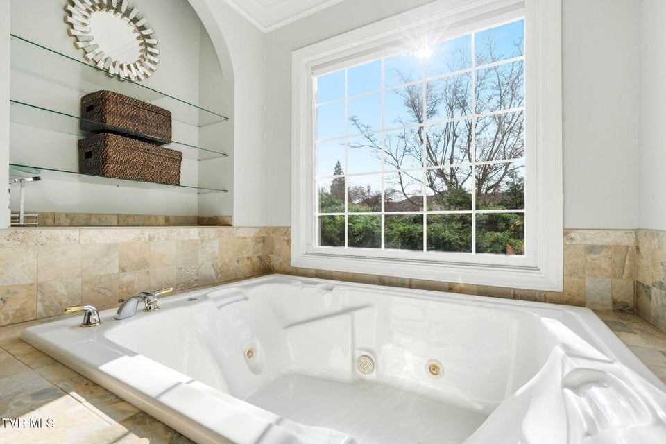 Photo #31: 122 Chestnut Ridge Drive