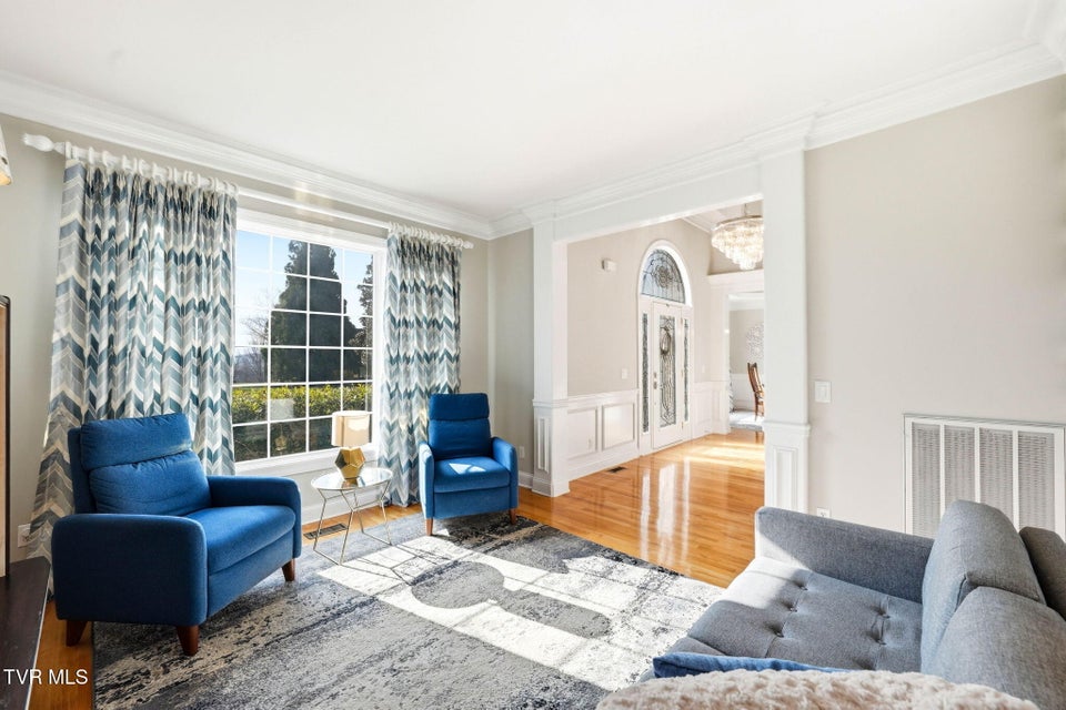 Photo #4: 122 Chestnut Ridge Drive