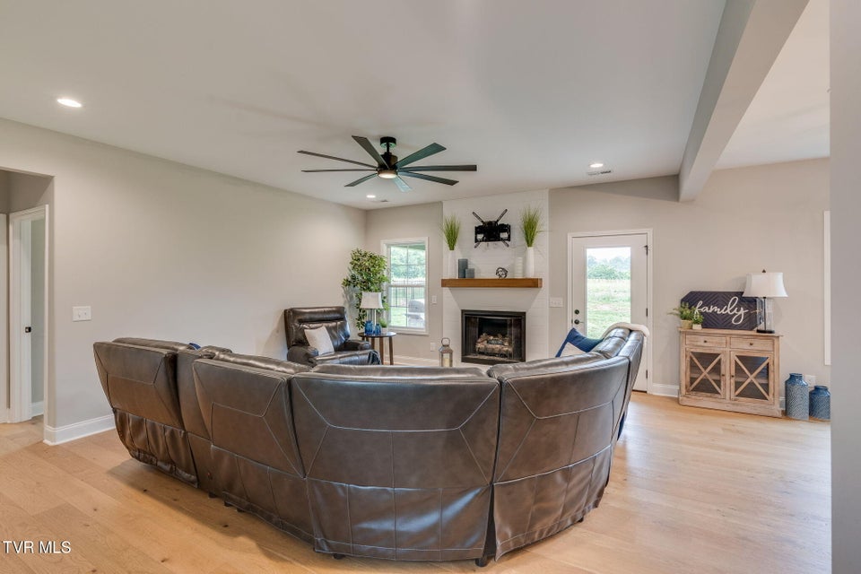 Photo #10: 812 Dolen Place