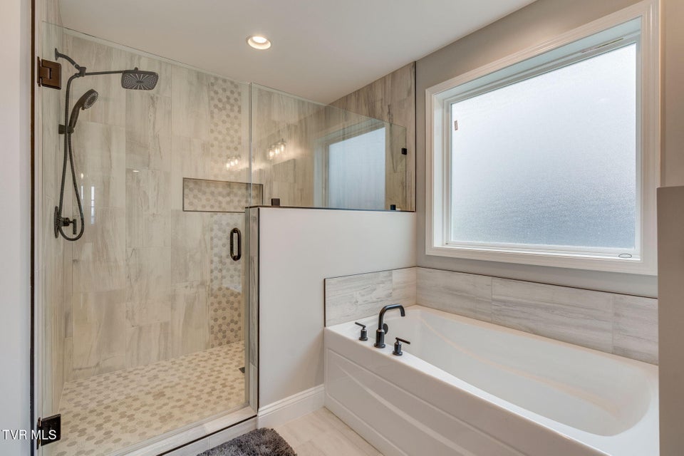 Photo #28: 812 Dolen Place