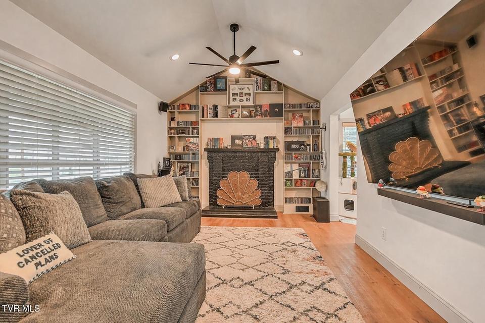 Photo #4: 1617 Woodside Drive