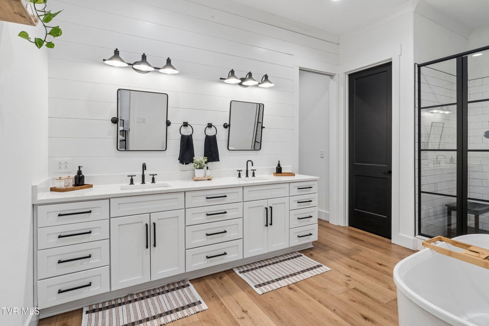 Photo #38: 133 Wake Robin Lane