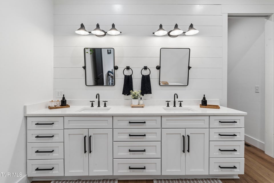 Photo #41: 133 Wake Robin Lane