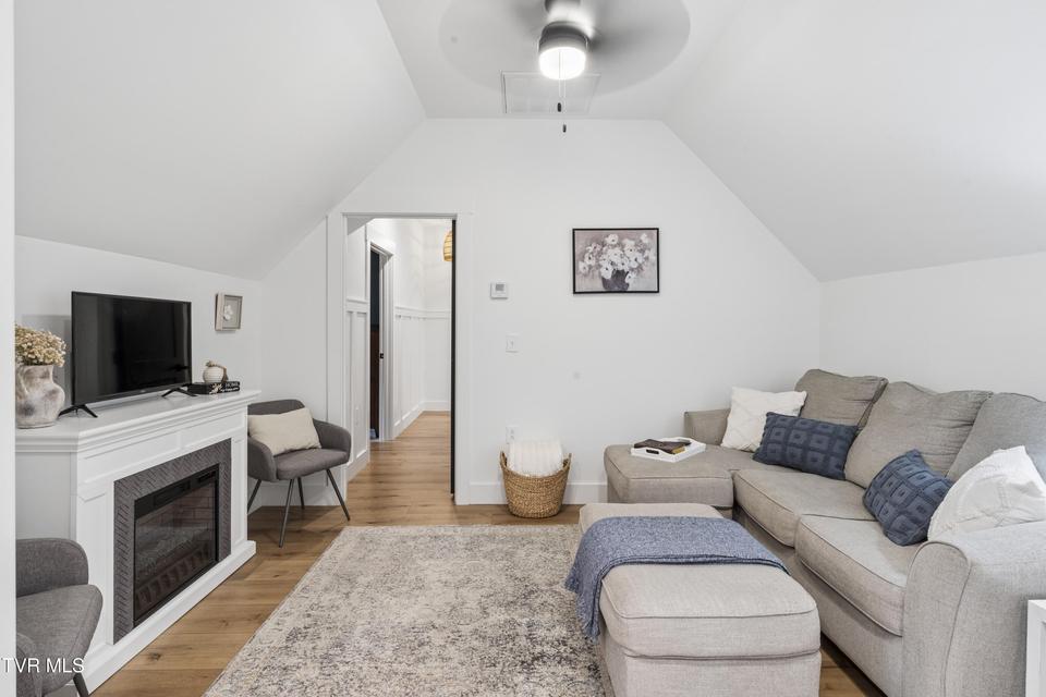 Photo #71: 133 Wake Robin Lane