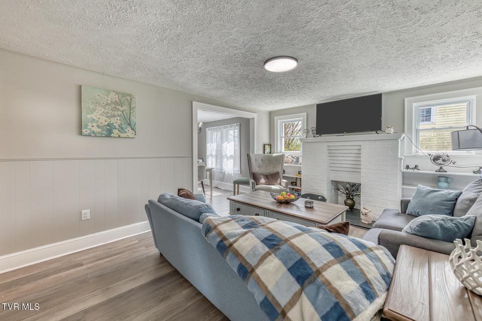 Photo #11: 176 Crescent Drive