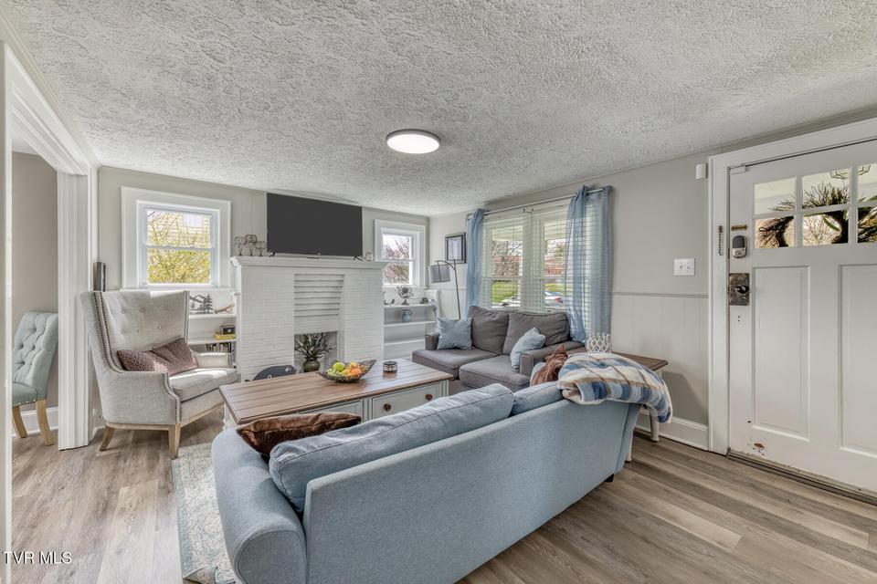 Photo #12: 176 Crescent Drive